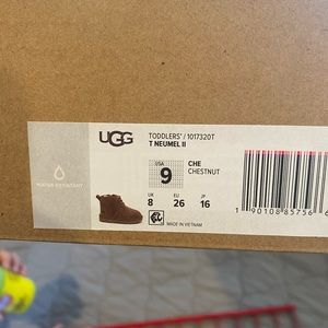 Toddler boys Ugg’s- chestnut size 9